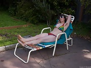 Cassie sunbathes her natural body - picture #2