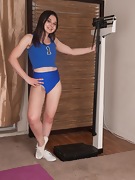 Amy Faye stretches and puts on fitness  - picture #2