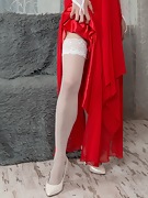 Pique Dame strips off her red dress to relax - picture #15