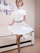 Yulenka Moore strips off her new white dress  - picture #13