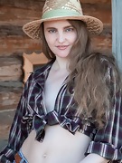 Malta strips nude as she models a new hat - picture #1