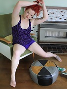 Jette strips off her workout clothes - picture #12