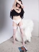 Lisa Li masturbates on her white fur today - picture #10