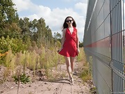 Lisa Li strips off her red dress outdoors - picture #1
