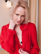 Amanda Blanshe se masturba con una blusa roja - picture #12