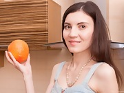 Maia juguetea con una naranja mientras se desnuda - picture #3