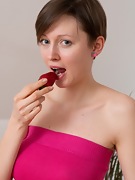 Ginta enjoys sexy fun with her strawberries - picture #2
