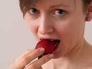 Ginta enjoys sexy fun with her strawberries - picture #19