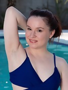 Ananbelle Lee strips naked at her pool - picture #24