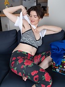 Sosha Belle masturbates on her sofa today - picture #11