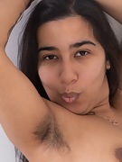Amira Roshane masturbates in her white room - picture #5