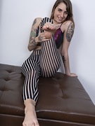 Pearl Sage poses in her striped leggings - picture #2