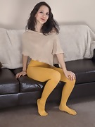 Rosa poses in her sexy yellow tights - picture #3