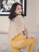 Rosa poses in her sexy yellow tights - picture #6