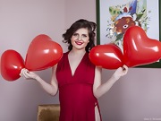 Zlata poses with her red heart air balloons - picture #7