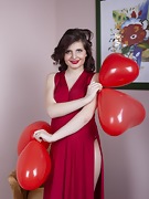 Zlata poses with her red heart air balloons - picture #8