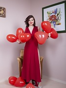 Zlata poses with her red heart air balloons - picture #10