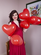 Zlata poses with her red heart air balloons - picture #15