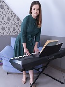 Eilish Burks enjoys her synthesizer today - picture #4