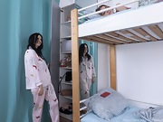 Amanda Clarke and Isadora share bedbunk fun - picture #5