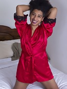 Divine models her silk robe in bed - picture #2