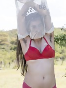 Paris shows off her red lingerie in the sun - picture #12