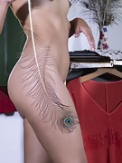 Margaret Li enjoys her sensual peacock feather - picture #33