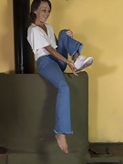 Helen H shows off her sexy figure in denim jeans - picture #11