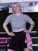 Roan Shea strips naked in her kitchen - picture #6