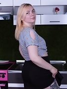 Roan Shea strips naked in her kitchen - picture #8