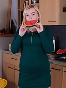 Roan Shea strips naked after enjoying watermelon - picture #8