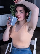 Maja Aguilar gets naked after her hot coffee break - picture #2