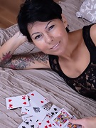 Karla Kole poses naked in bed with her cards - picture #8