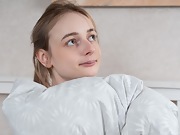 Anny awakens from slumber to masturbate in bed - picture #2
