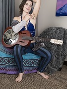Snow plays the guitar and gets naked in bed - picture #10