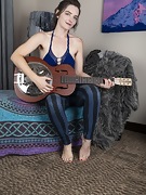 Snow plays the guitar and gets naked in bed - picture #13