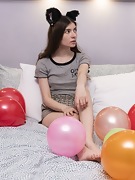 Luna Lynx enjoys balloons and orgasms in bed - picture #1