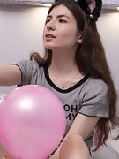 Luna Lynx enjoys balloons and orgasms in bed - picture #7