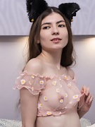 Luna Lynx enjoys balloons and orgasms in bed - picture #25