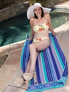 Veronica Snow shows her hairy pussy in the pool - picture #6