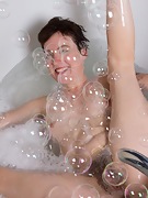 Hairy babe Ruby Rose enjoys her bath and body - picture #12