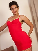 Yonique, the hairy woman in the red dress - picture #4